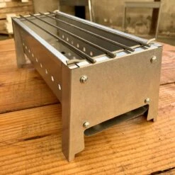 Spiedini Saté-bbq Bali 40 Mini - Kleine, Smalle Houtskoolbarbecue Met Horizontaal Rooster Voor Sate Of Andere Spiesjes - 40 Cm Lang, 11 Cm Breed, 14 Cm Hoog - Ideaal Voor Tuin- Of Open Haard, Of Balkon - Materiaal: Gealuminiseerd Ijzer -Greenpan Winkel 1200x1200 101