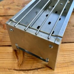 Spiedini Saté-bbq Bali 40 Mini - Kleine, Smalle Houtskoolbarbecue Met Horizontaal Rooster Voor Sate Of Andere Spiesjes - 40 Cm Lang, 11 Cm Breed, 14 Cm Hoog - Ideaal Voor Tuin- Of Open Haard, Of Balkon - Materiaal: Gealuminiseerd Ijzer -Greenpan Winkel 1200x1200 102