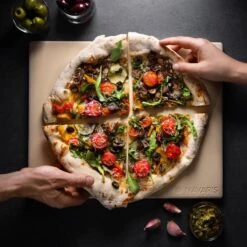 Navaris Pizzasteen XL Voor Oven En Barbecue - Rechthoekige Pizzaplaat 38 X 30 Cm - Inclusief Pizzaschep Met Extra Lang Handvat En Receptenboek -Greenpan Winkel 1200x1200 666