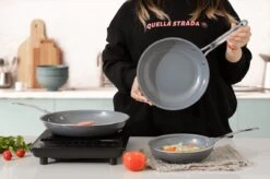 Swiss Pro+ - Koekenpannenset - 3 Delig - Keramisch - Inductie - Milieuvriendelijk - PFAS - PFOA Vrij - Sapphire Green 13 Swiss Pro+ - Koekenpannenset - 3 Delig - Keramisch - Inductie - Milieuvriendelijk - PFAS - PFOA Vrij - Sapphire Green -Greenpan Winkel 1200x799 4