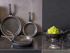 Sola Wokpan Stonehenge - Ø 28 Cm - Zwart/wit - Aluminium - Antiaanbaklaag -Greenpan Winkel 1200x906 2