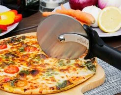 Bighorn Pizzaschep Voor BBQ En Oven-Inklapbare Handgreep -Pizzasnijder- Edelstaal -geschikt Als Broodschep En Ovenschep - SRPT01 -Greenpan Winkel 1200x944 3