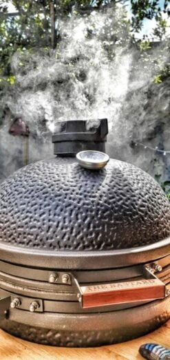 The Bastard Urban Medium - Kamado Barbecue - Kamado BBQ -Greenpan Winkel 567x1200