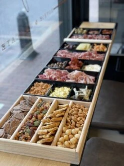 Sjoelbak - Borrelsjoelbak - Hapjesplank - Borrelplank - Mini Sjoelbak 120 Cm Met Zwarte Bakjes - Kleine Sjoelbakken -Greenpan Winkel 899x1200